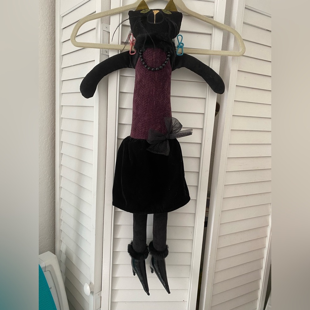 WOOF & POOF Music Box “Cat Doll” 30” Black/Purple Velvet Lace Dress Necklace NEW